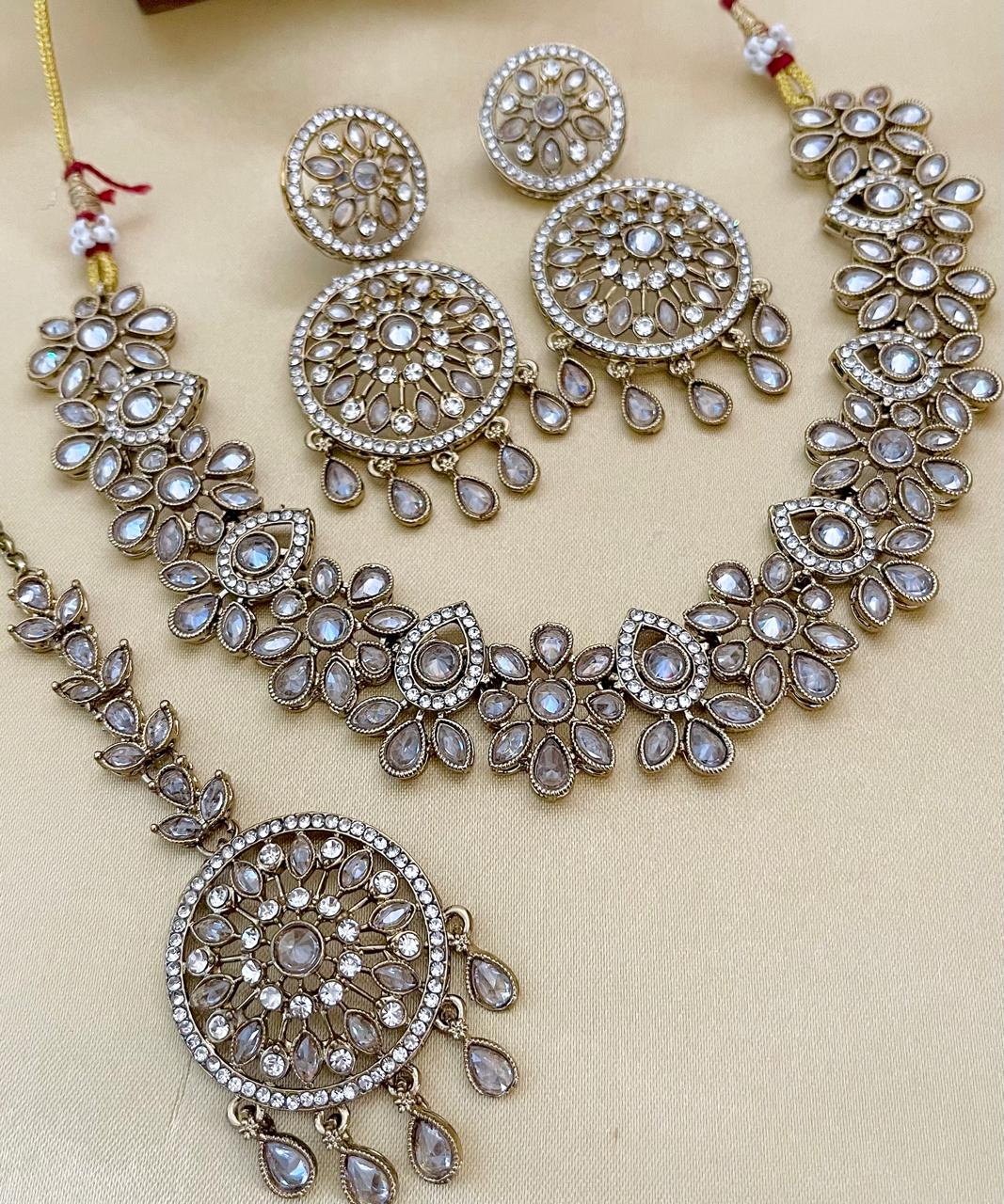 Beautiful Premium Quality  Reverse Ad Stone Work  Necklace With Beautiful Earrings and Tika